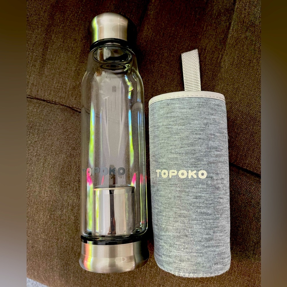TOPOKO INFUSION WATER BOTTLE. With Gray Cover/Carrier.